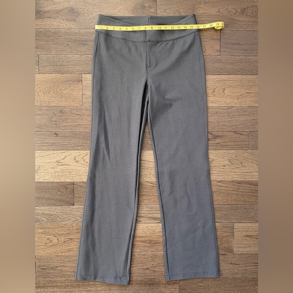 Eddie Bauer Women's Gray Trousers Stretch Pants Zip Hook and Eye Closure Size 6 - Picture 3 of 15